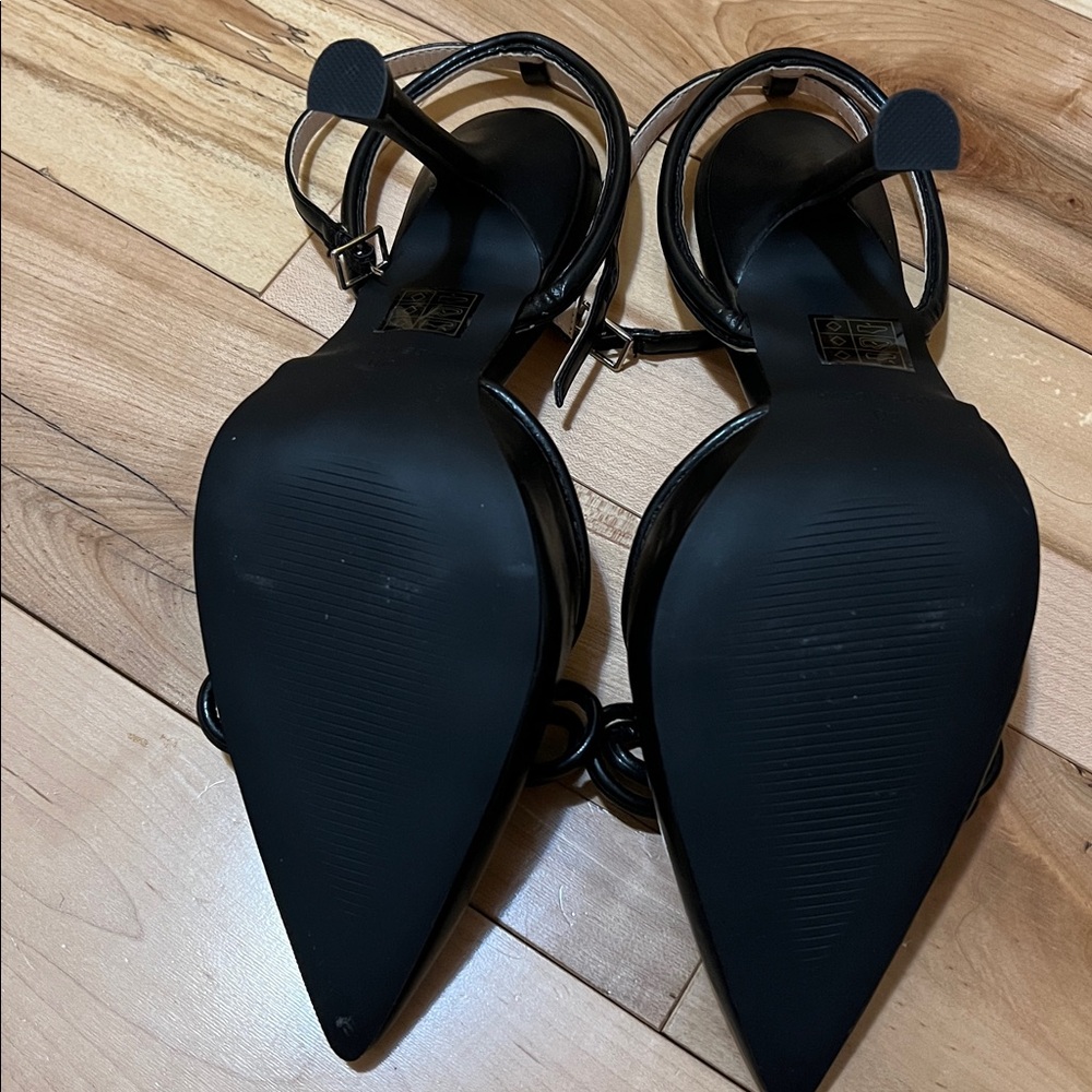 RAID Black Women's Heels with Bow Accent - Picture 6 of 17